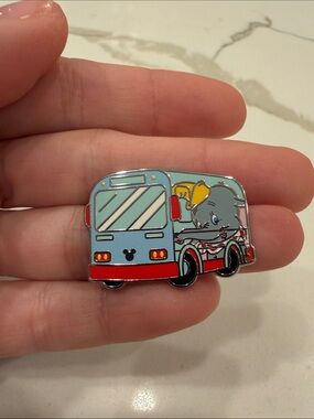 Disneyland 2026 Wave A Hidden Mickey - Bus pin - Dumbo